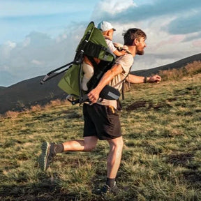 Mochila portabebe montaña rígido con arnés de 5 puntos