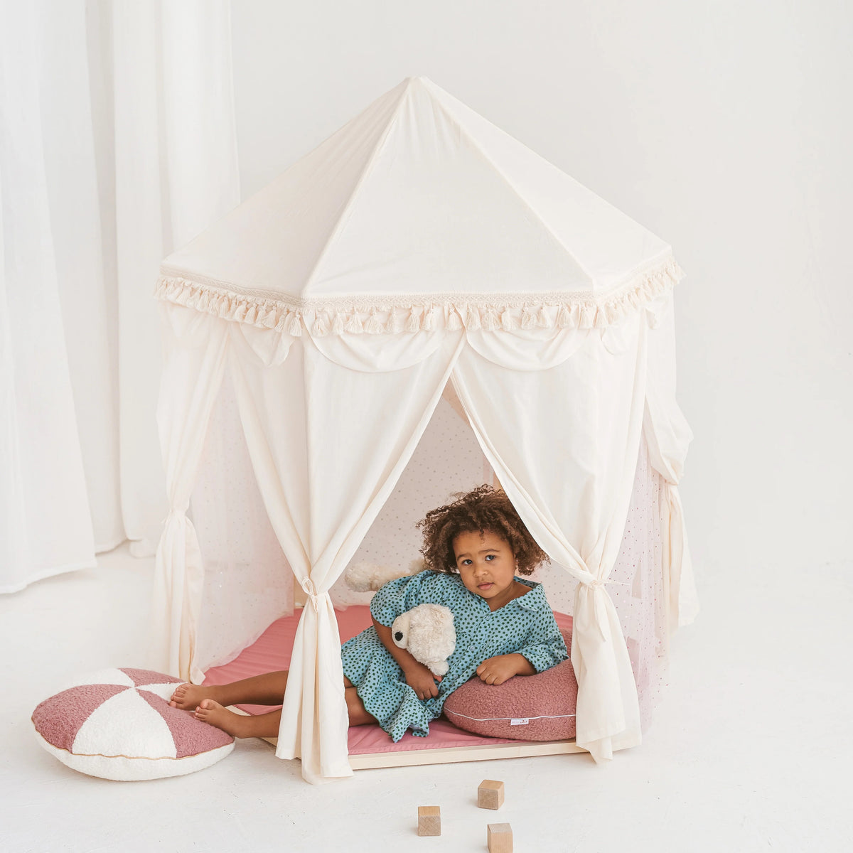 Tipi infantil con esterilla, dispositivo de fijación y guirnalda 120Lx120lx150H